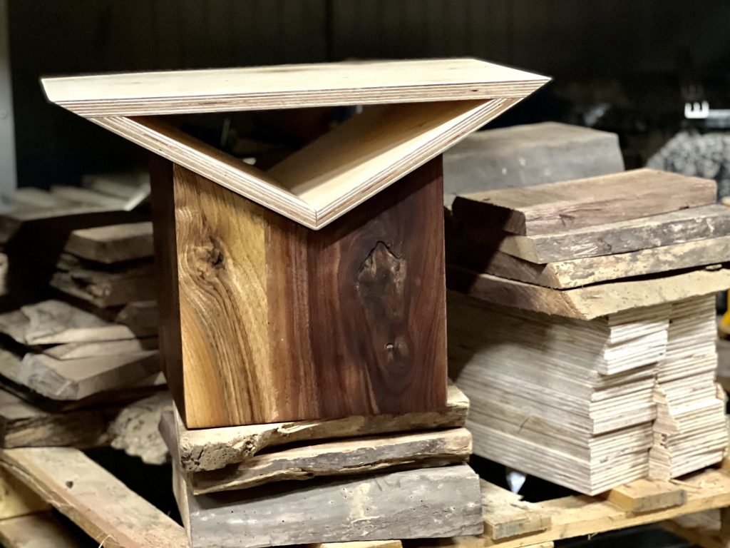 2 Bijzettafel 1 voorzijde